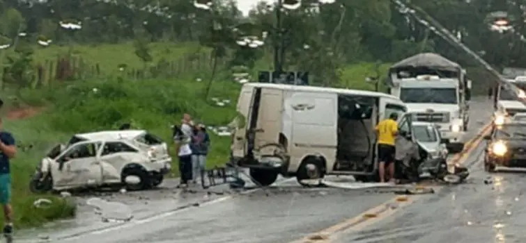 Secretária de Saúde de Formiga e motorista morrem em acidente na MG-050