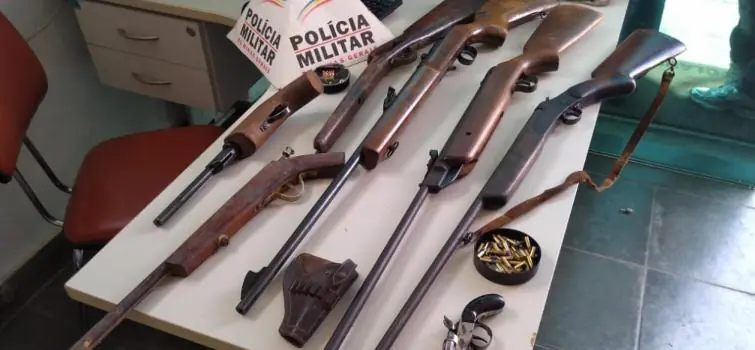 PM apreende diversas armas de fogo em Cláudio