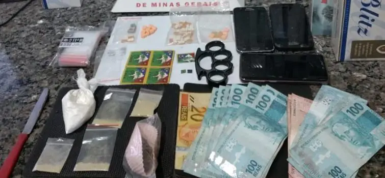 Três pessoas são presas por tráfico de drogas em Formiga