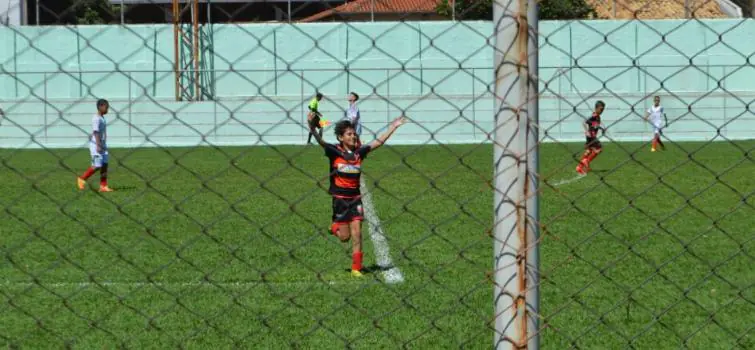 Escola do Flamengo prepara jovens para grandes clubes