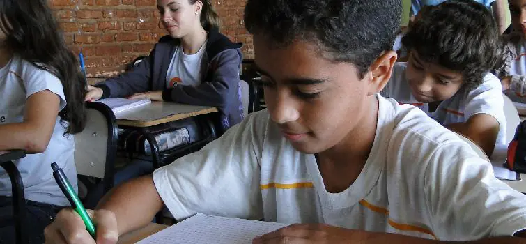 Registro de frequência escolar de alunos deve ser feito até o dia 27