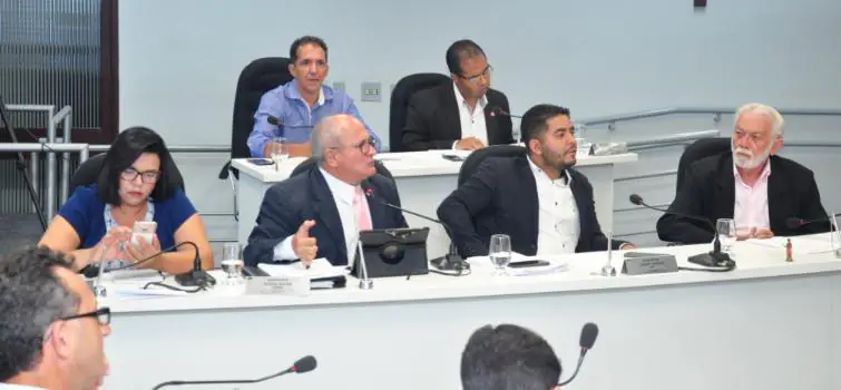Recomeço morno, mas cheio de déjà-vu