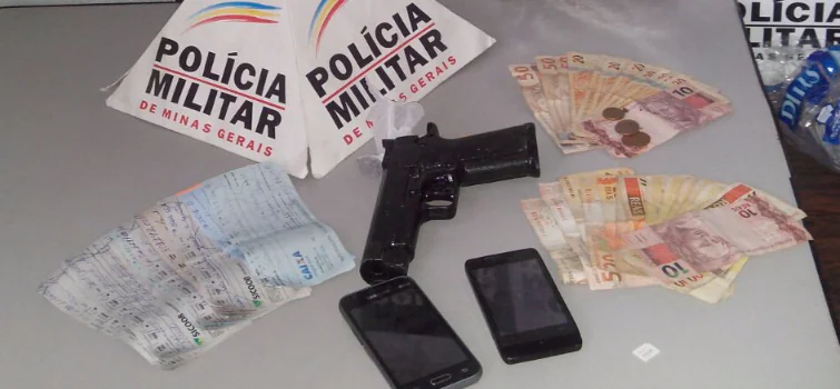 Dupla presa com drogas confessa assalto