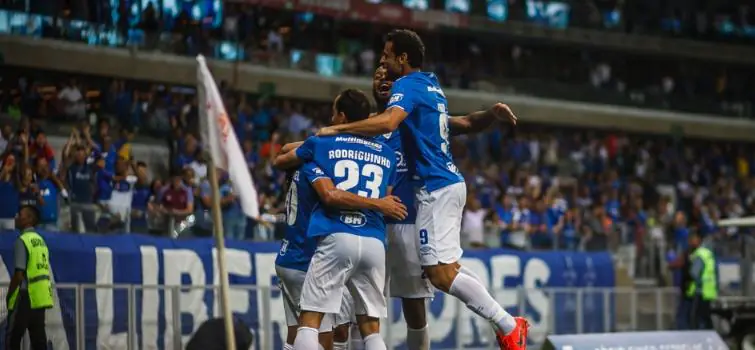 Cruzeiro goleia e se classifica para as semifinais do estadual