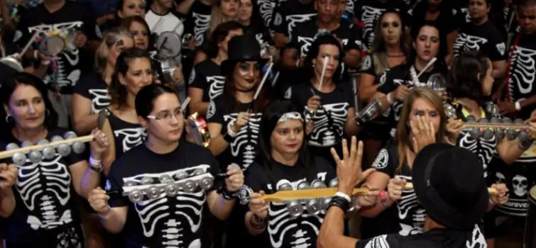 Os Caveiras se apresenta em Tiradentes neste sábado