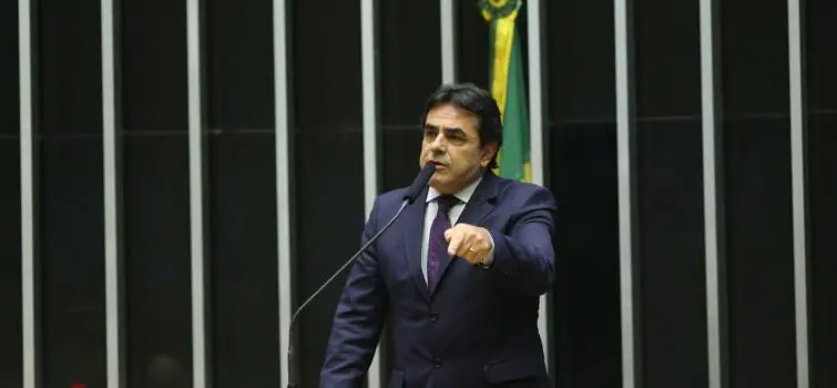 Domingos Sávio representa o Brasil no exterior