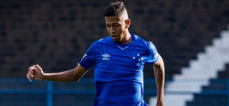 Lateral do Cruzeiro é convocado por Tite para treinos