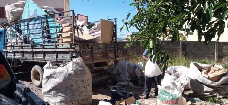 Mutirão da limpeza contra dengue passa por três bairros em Divinópolis