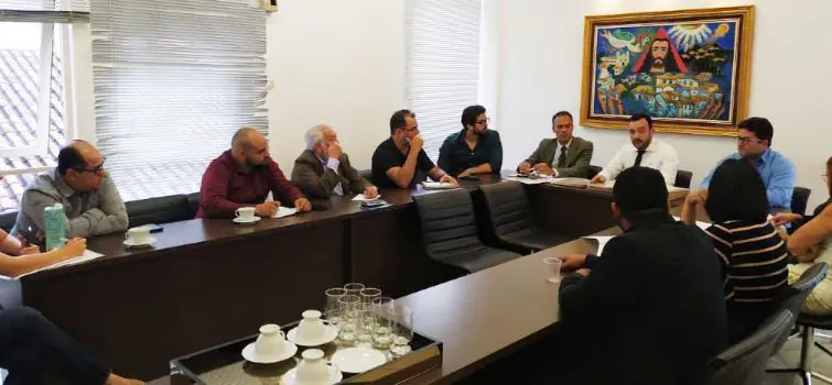 Escassez de projetos leva à debate no plenarinho