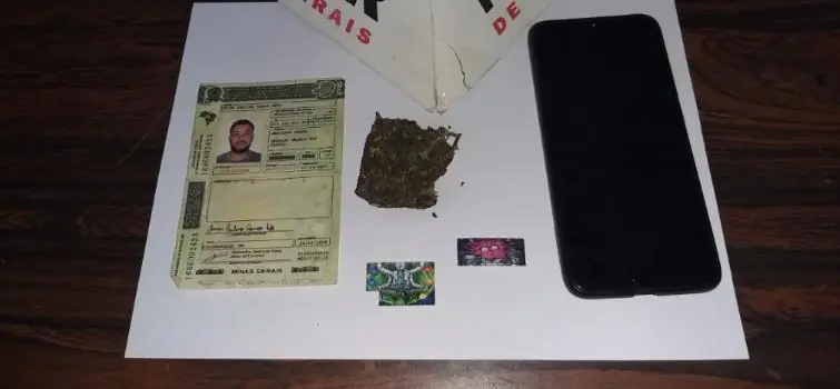 Jovem é preso em Divinópolis por tráfico
