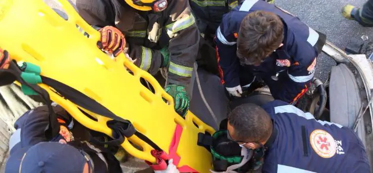 Simulação de acidente entre trem e carro ocorre em Divinópolis neste sábado