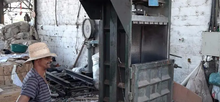 Divinopolitanos criam campanha para ajudar associação de reciclagem