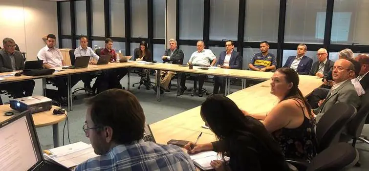 Reunião avalia obras da MG-050