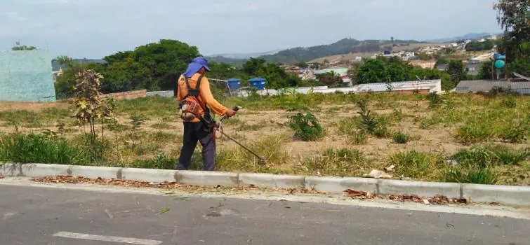 Bairros de Divinópolis recebem serviços de limpeza
