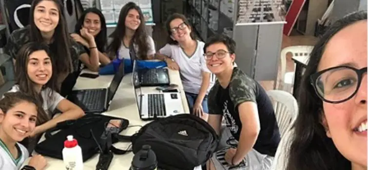 Alunos do Ilídio participam de feira internacional