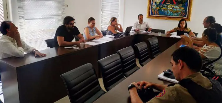 CE realiza reunião sobre camelódromo