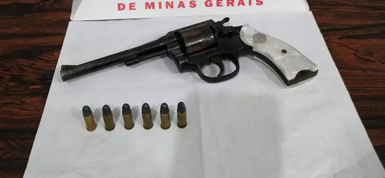 Homem é preso por porte ilegal de arma de fogo em Divinópolis