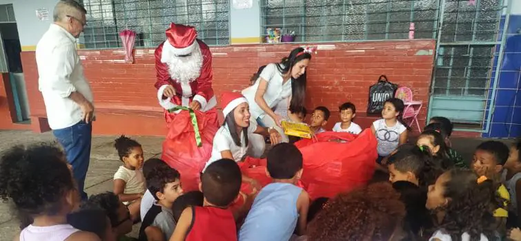Natal Solidário do Consórcio TransOeste presenteia Lar das Meninas