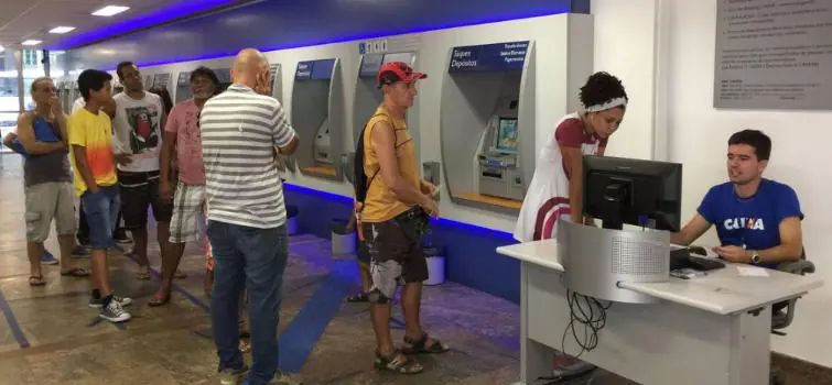 Bancos funcionam hoje e fecham nos dias 31 e 1º