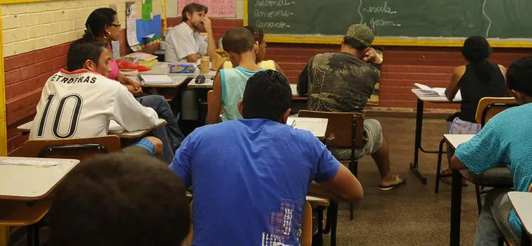 Início das aulas na rede está estadual ameaçado
