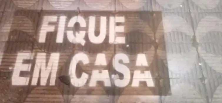 Pinturas em calçadas são utilizadas como reforço na conscientização da população