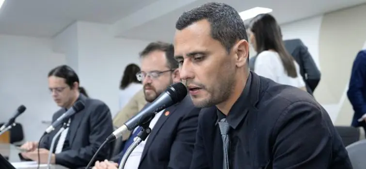 Projeto apresentado por Cleitinho multa quem divulgar notícias falsas sobre o novo coronavírus
