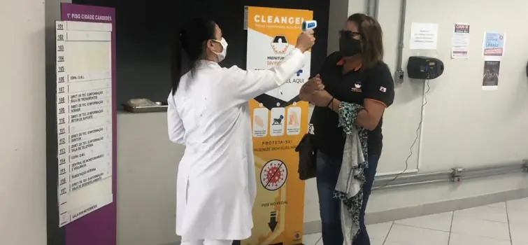 Prefeitura realiza aferição de temperatura corporal no Centro Administrativo