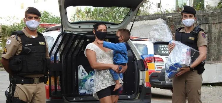 Em apoio ao TRE, Polícia Militar entrega doações a famílias carentes