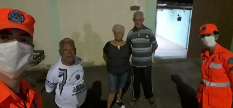 Instrutores visitam participantes do projeto Bombeiro Sênior