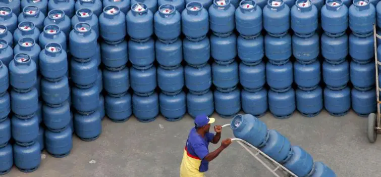 Petrobras reajusta preço do gás de cozinha em 5% nas refinarias