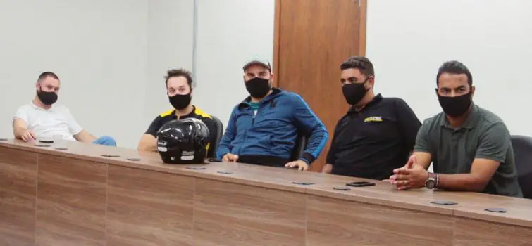 Representantes de academias em Divinópolis participam de reunião na Prefeitura
