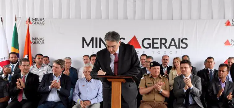 Pimentel entrega viaturas em Divinópolis; mais  de 200 PMs devem se formar