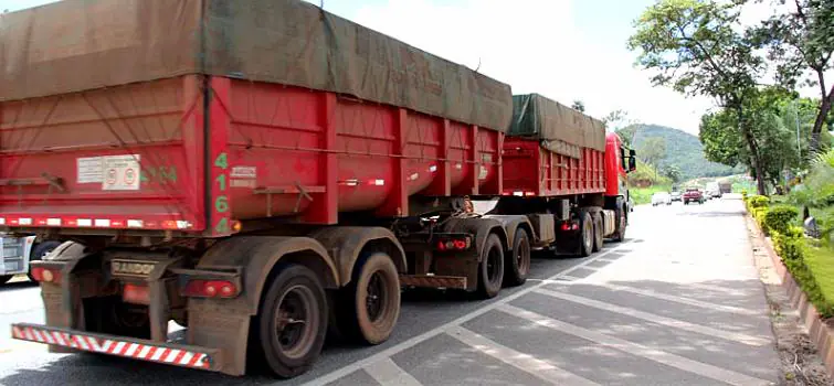 Tráfego de veículos pesados tem restrição em rodovias no Carnaval