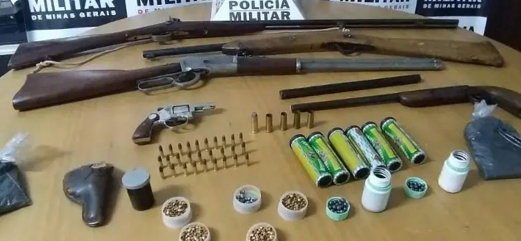 PM apreende armas de diversos calibres na zona rural de Cajuru