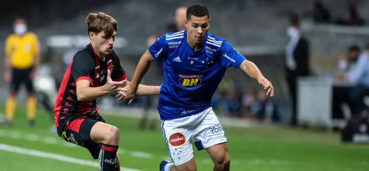 Cruzeiro bate Vitória na estreia de Ney Franco