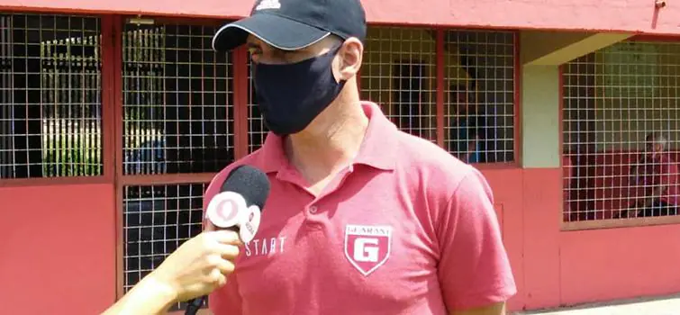 Treinador desmente presidente e diz que não pediu demissão