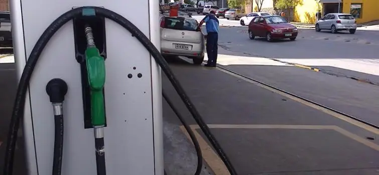 Gasolina, etanol e diesel registram leve queda em Divinópolis