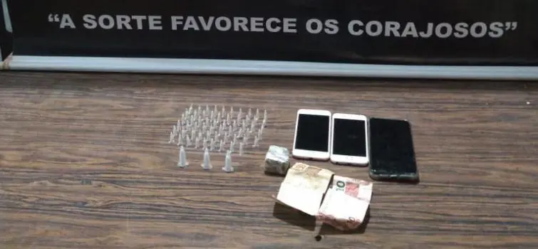 Polícia Militar apreende mais de 60 pinos de cocaína em Pompéu