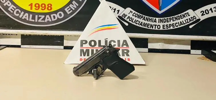 Polícia apreende arma de fogo no bairro Lajinha, em Divinópolis
