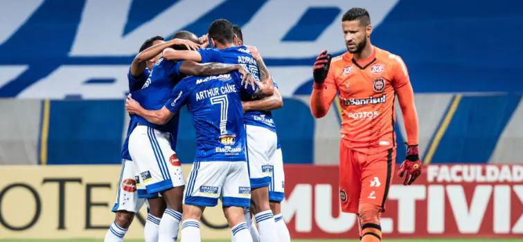 Cruzeiro faz gols cedo e vence Brasil (RS) no Mineirão