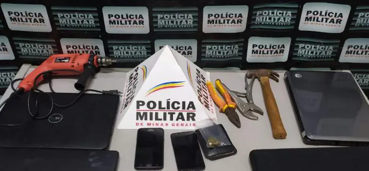 Dupla furta residência e foge com motorista de aplicativo em Pará de Minas