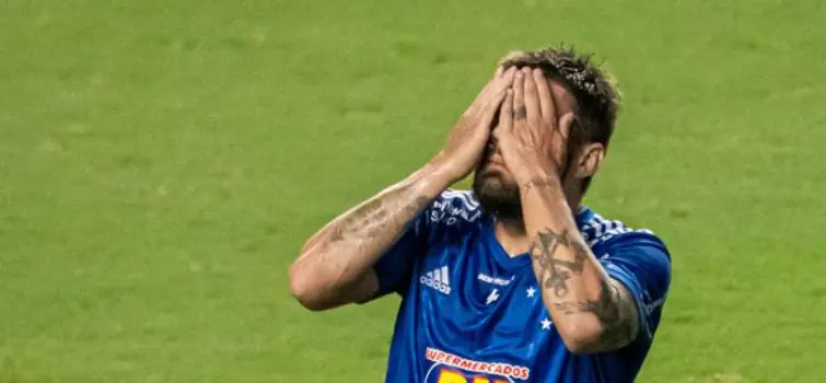 Cruzeiro perde para o Oeste no Independência
