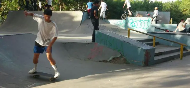 Pista de skate do Parque da Ilha precisa de reforma