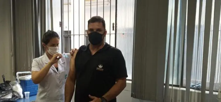 Agentes funerários são vacinados em Divinópolis