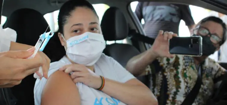 Secretaria de Saúde de Divinópolis divulga balanço de vacinação em drive thru