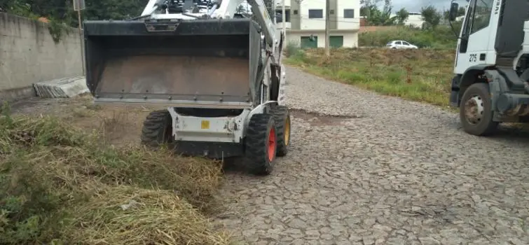 Semsur reforça limpeza em bairros de Divinópolis