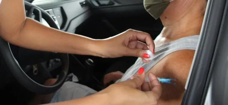 Nova remessa de vacinas disponibiliza apenas 900 doses para idosos