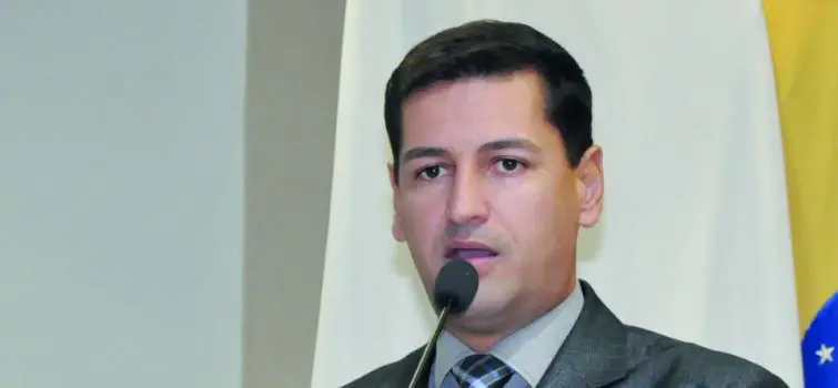 Uma vírgula é o pretexto para Kristnamurti querer vaga do PSD
