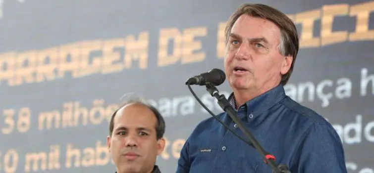 Com obstrução intestinal, Bolsonaro é levado para São Paulo
