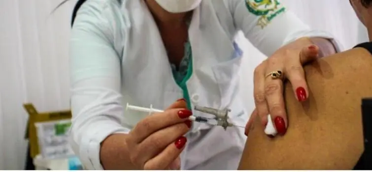 Prefeitura de Divinópolis vacina hoje faltosos da segunda dose